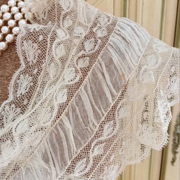ANTIQUE TROUSSEAU BRIDAL LACE FICHU IN MINT CONDITION! - Picture 9 of 12